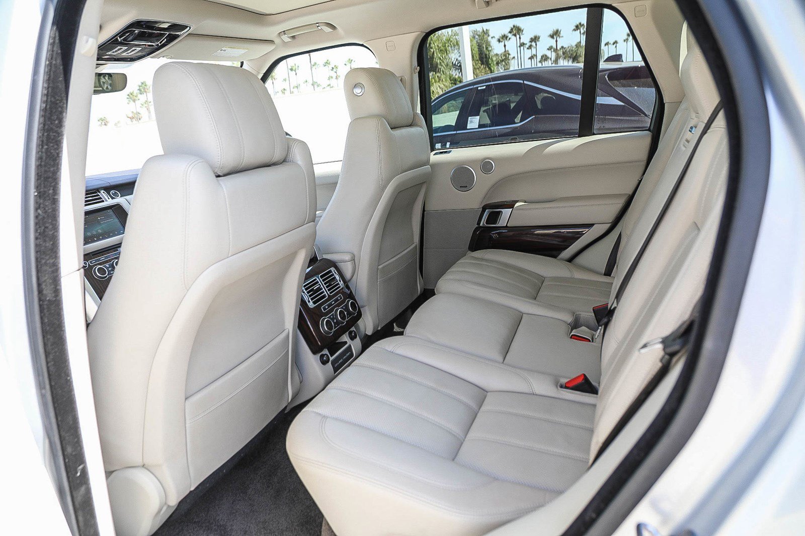 Used 2017 Indus Silver Land Rover HSE image 17