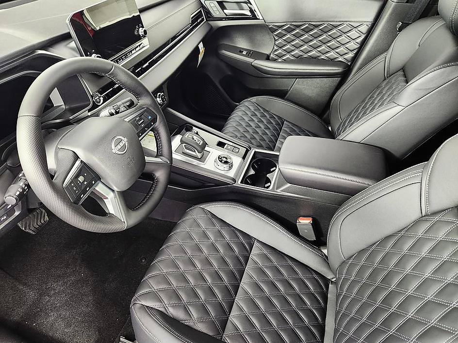 Used 2026 Alpine Frost Nissan Platinum image 10