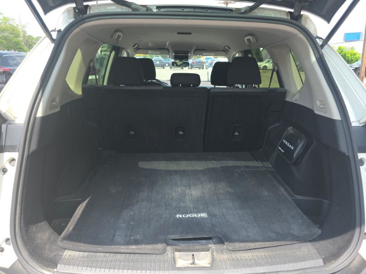 Used 2023 White Nissan SV image 5