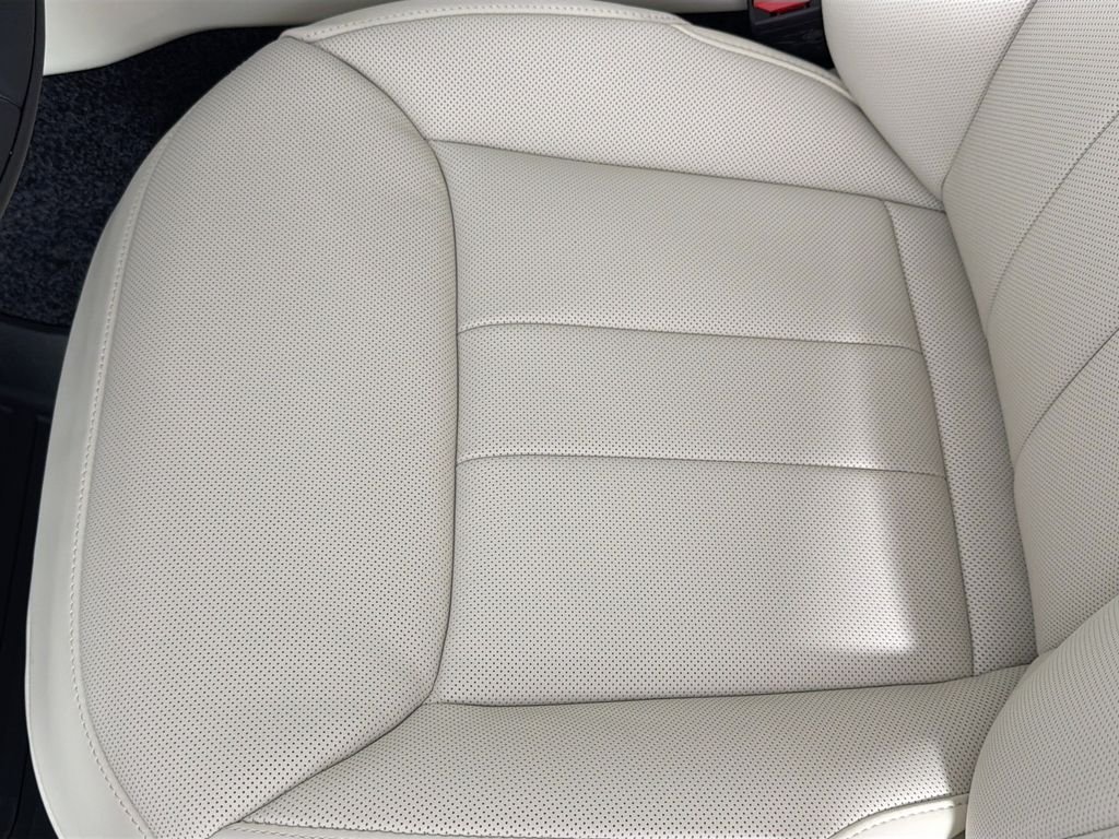 New 2026 Fuji White Land Rover SE image 20