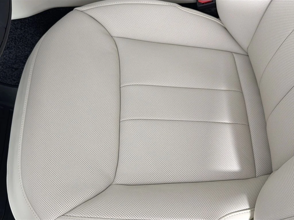New 2026 Fuji White Land Rover SE image 20