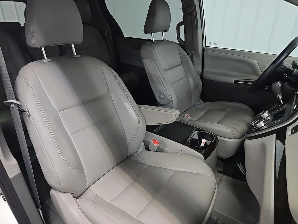 Used 2020 White Toyota XLE image 15