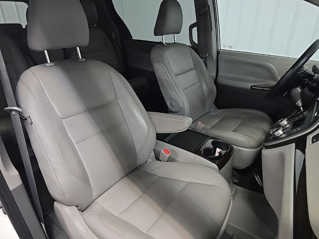 Used 2020 White Toyota XLE image 15