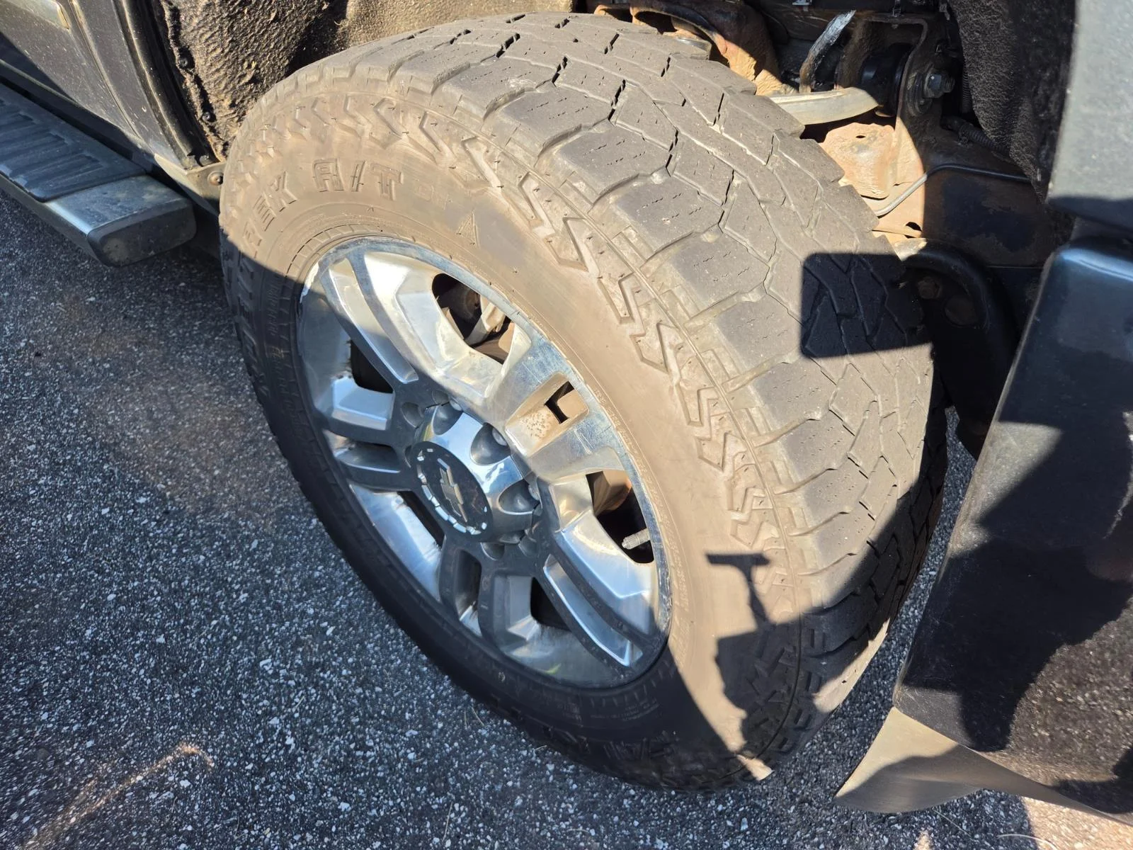 Used 2018 GRAPHITE METALLIC Chevrolet High Country image 4