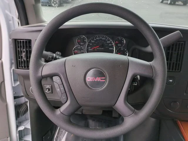 New 2025 Summit White GMC 1WT image 13