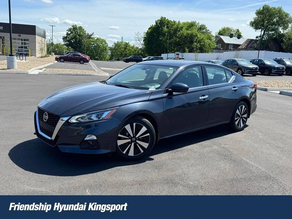 Used 2021 Blue Nissan 2.5 SL image 1