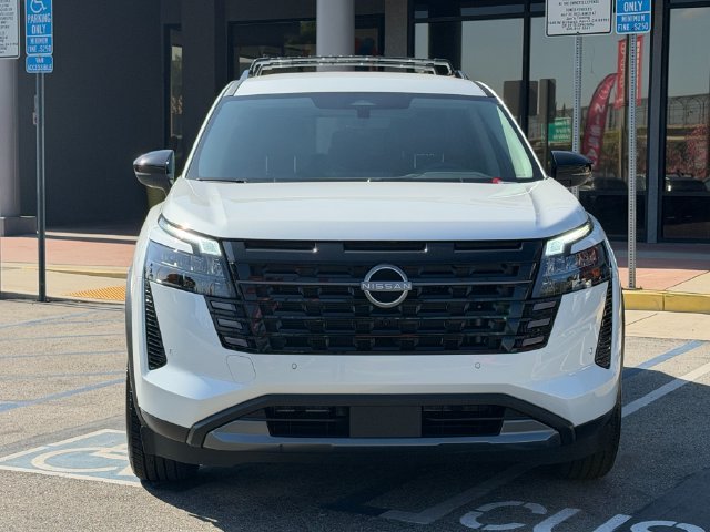 New 2026 White Nissan SL image 2