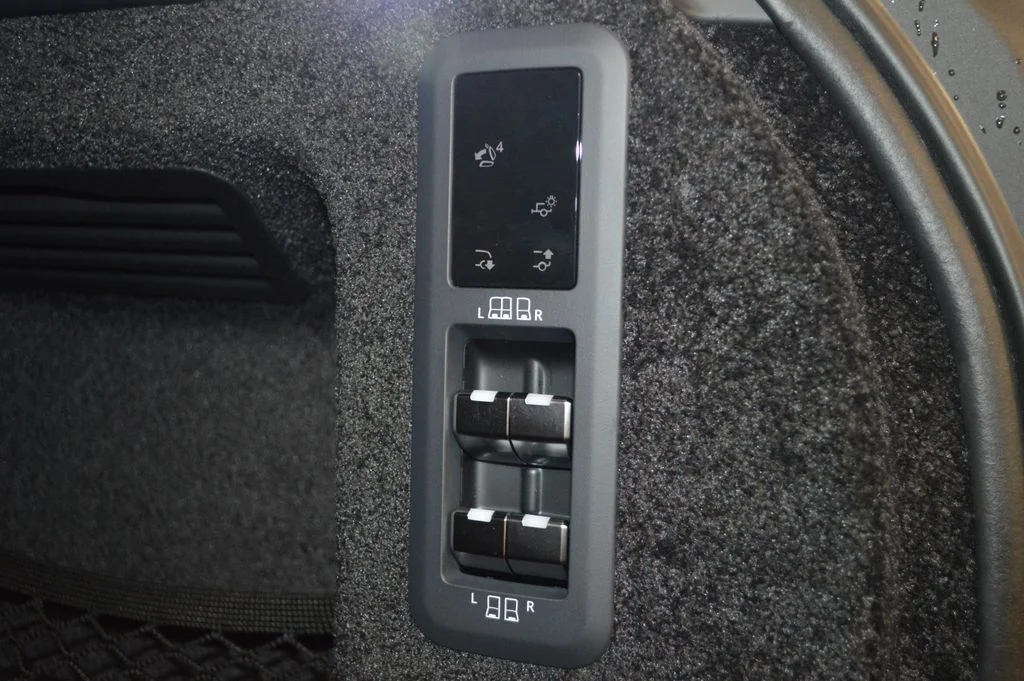 New 2026 Carpathian Gray Premium Metallic Land Rover SE image 40