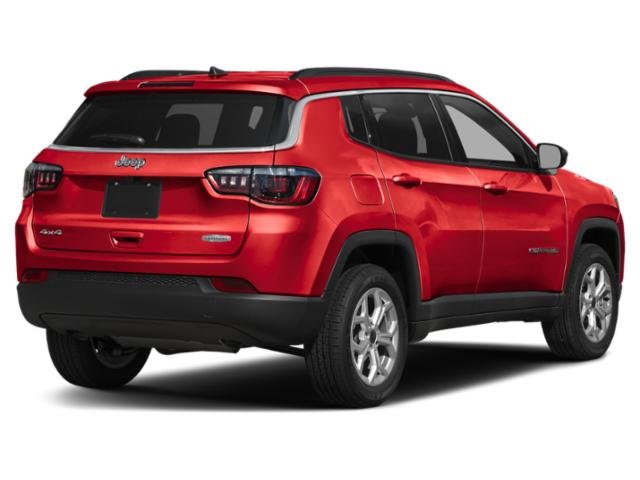 New 2026 Red Hot Pearl-Coat Exterior Paint Jeep Latitude image 3