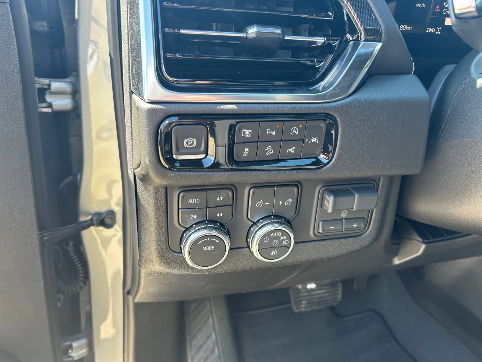 New 2026 Sterling Metallic GMC Elevation image 17