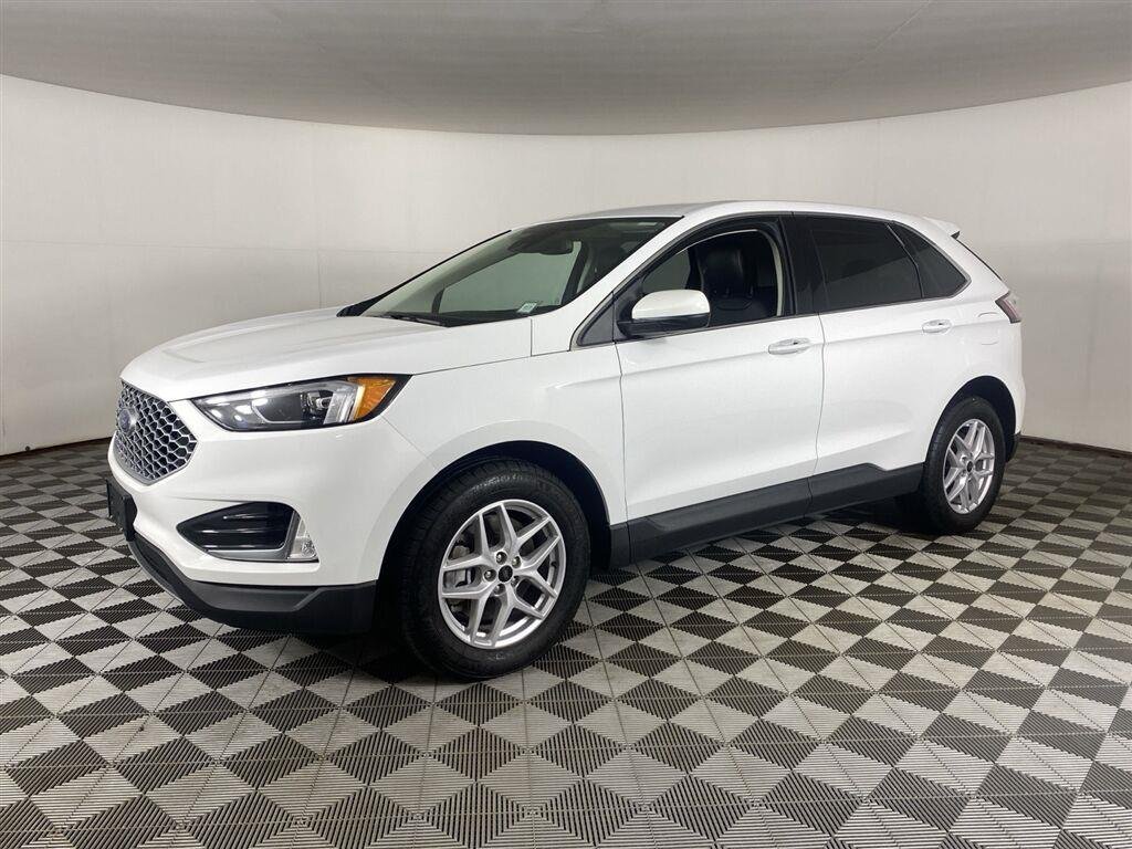 Used 2023 Oxford White Ford SEL image 3