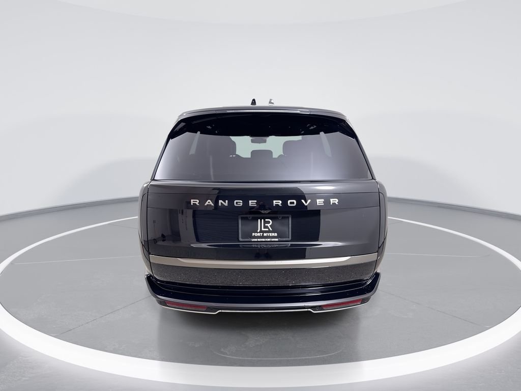 New 2026 SANTORN BLK MET Land Rover SE image 7