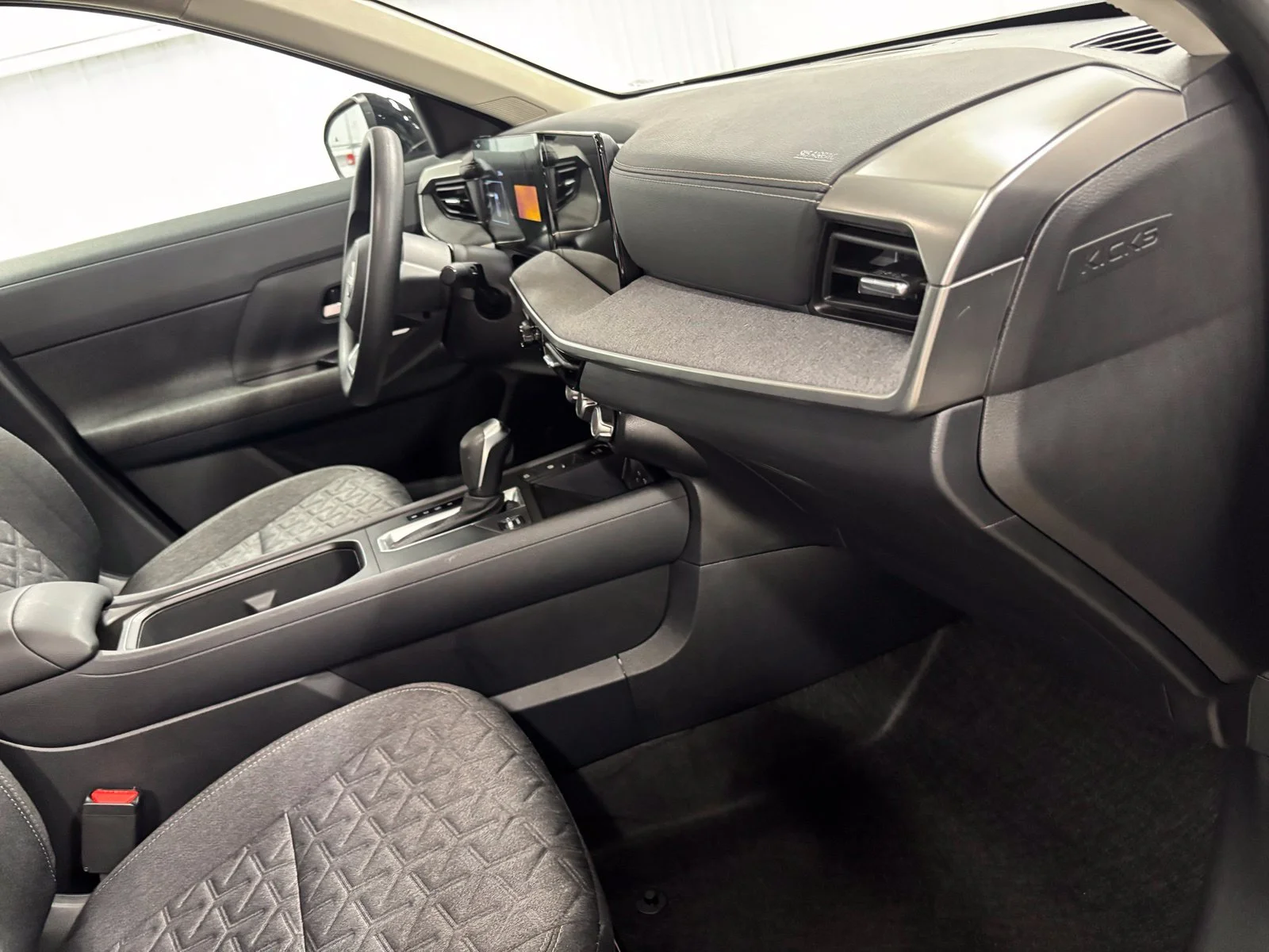 Used 2025 Gray Nissan SV image 16