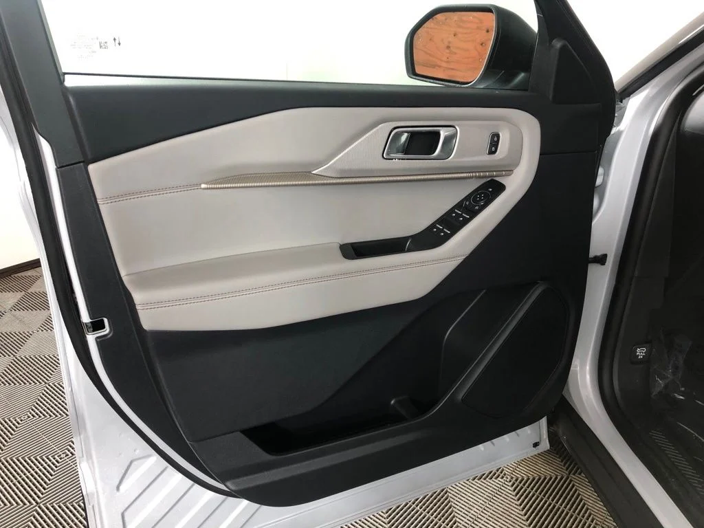 New 2026 Space White Metallic Ford Active image 11