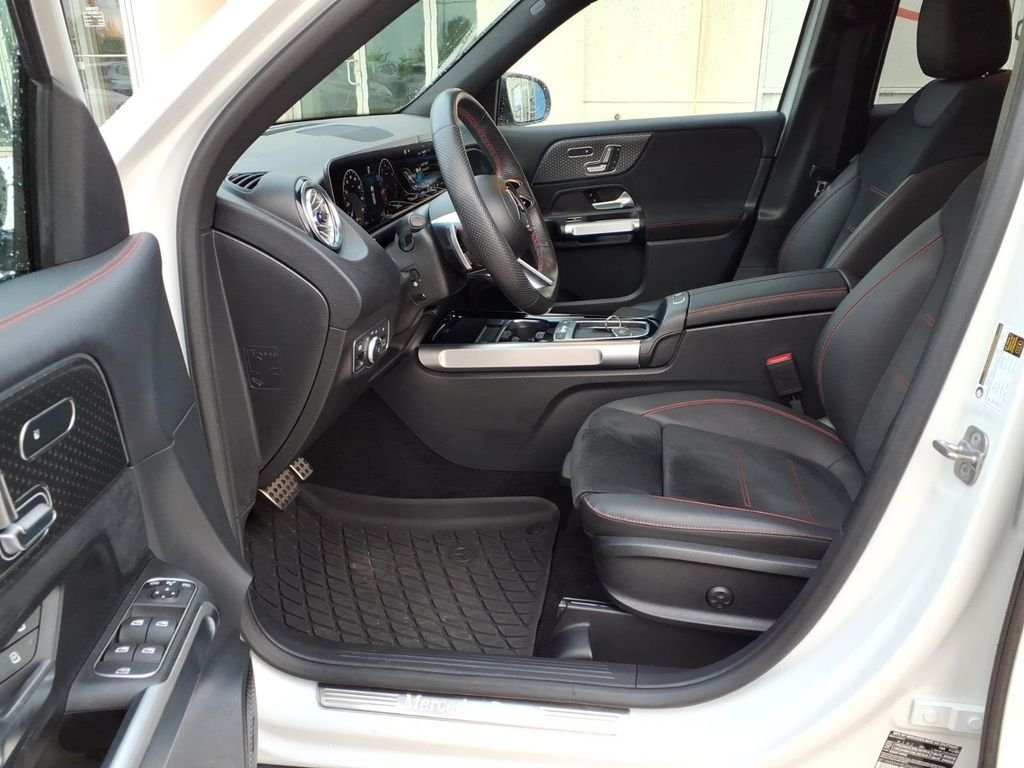 Used 2024 Digital White Metallic Mercedes-Benz GLB 250 image 20