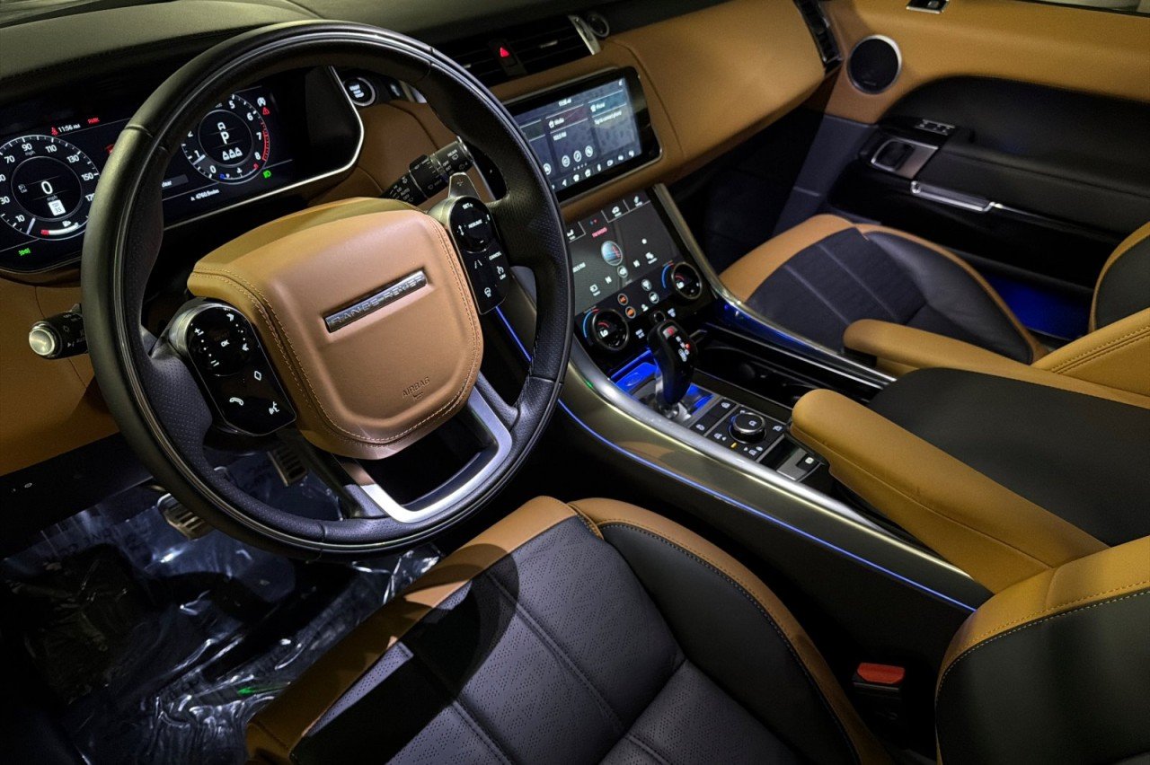 Used 2022 Santorini Black Metallic Land Rover Autobiography image 9