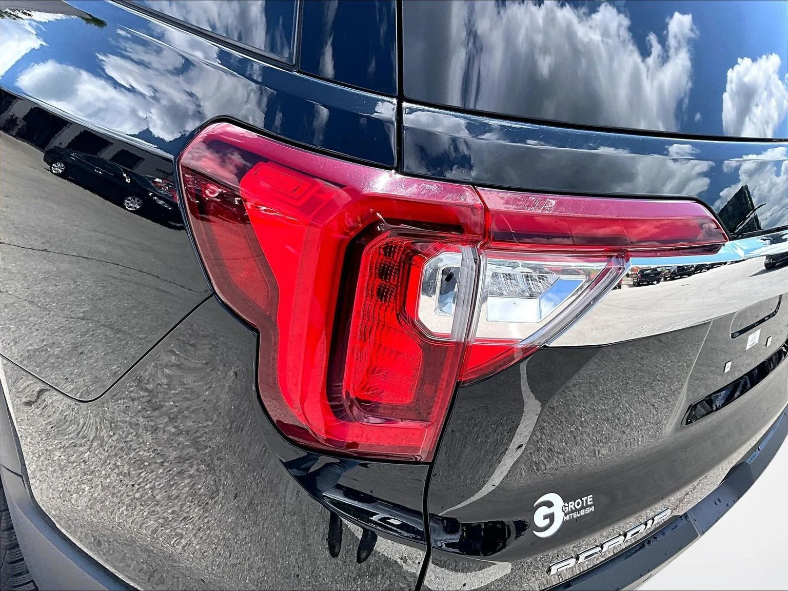 Used 2022 Black GMC SLE image 32