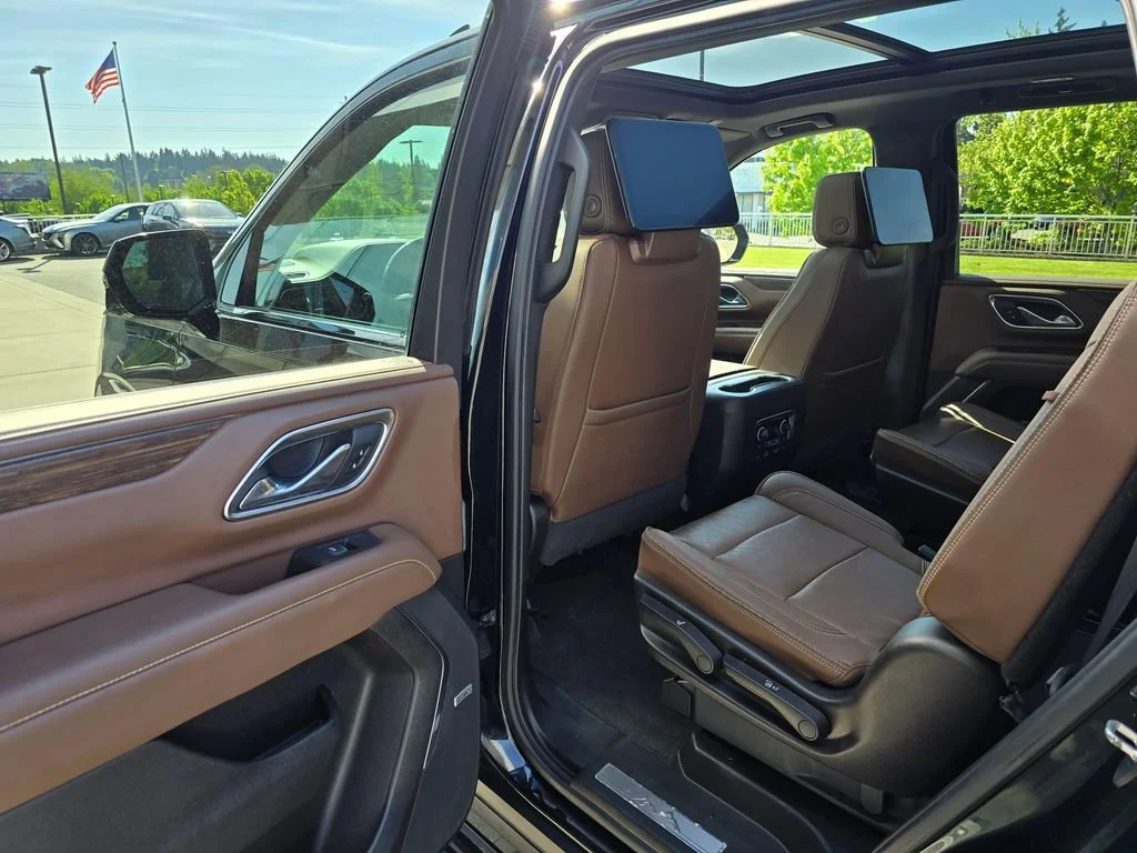 Used 2021 Black Chevrolet High Country image 18