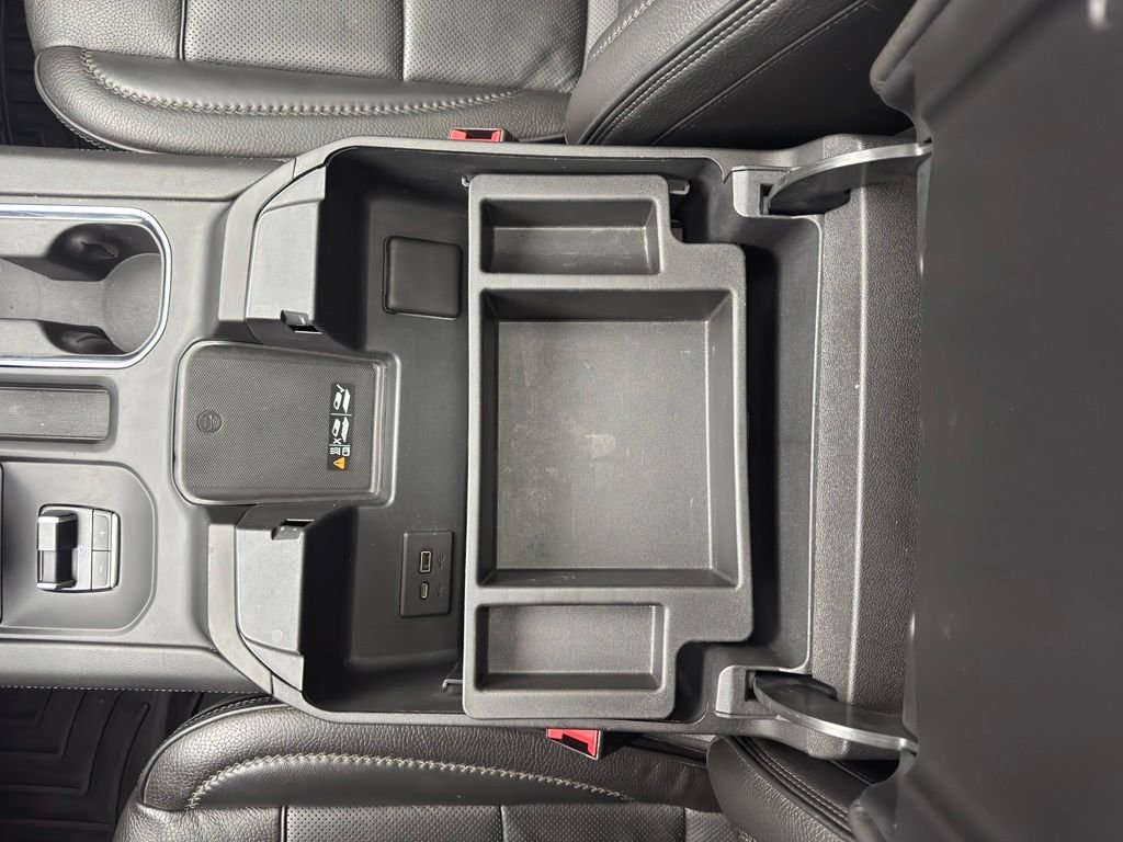 Used 2022 White Frost Tricoat GMC Denali image 20