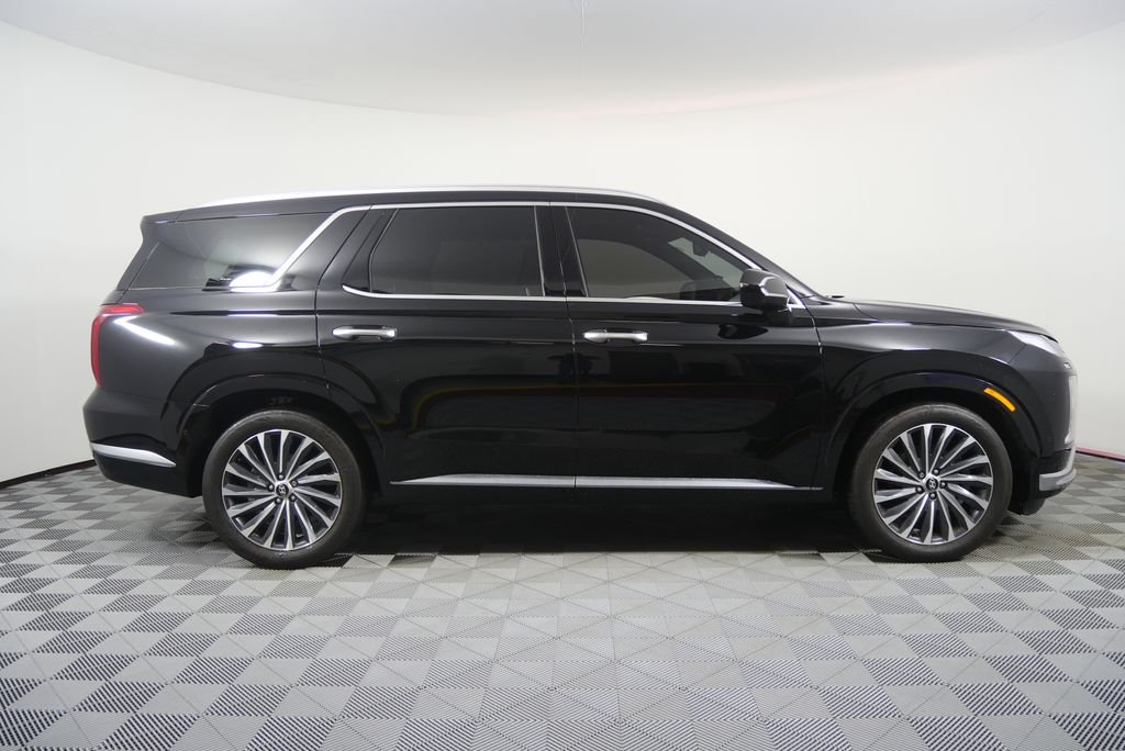 Used 2023 Abyss Black Hyundai Calligraphy image 2