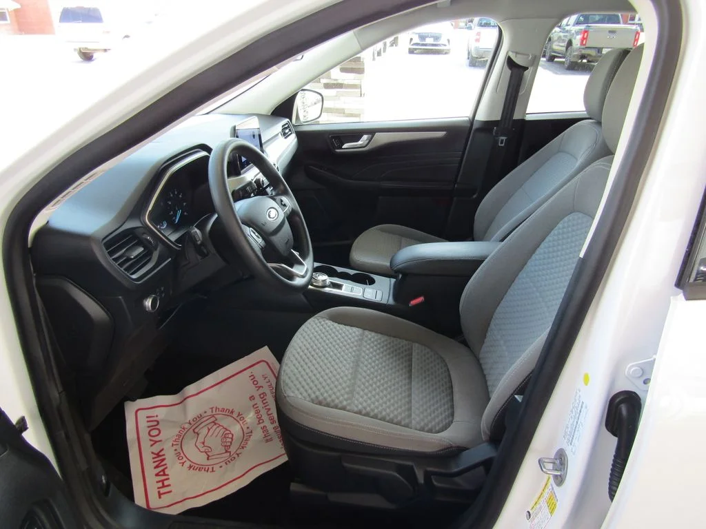 Used 2021 White Ford SE image 18
