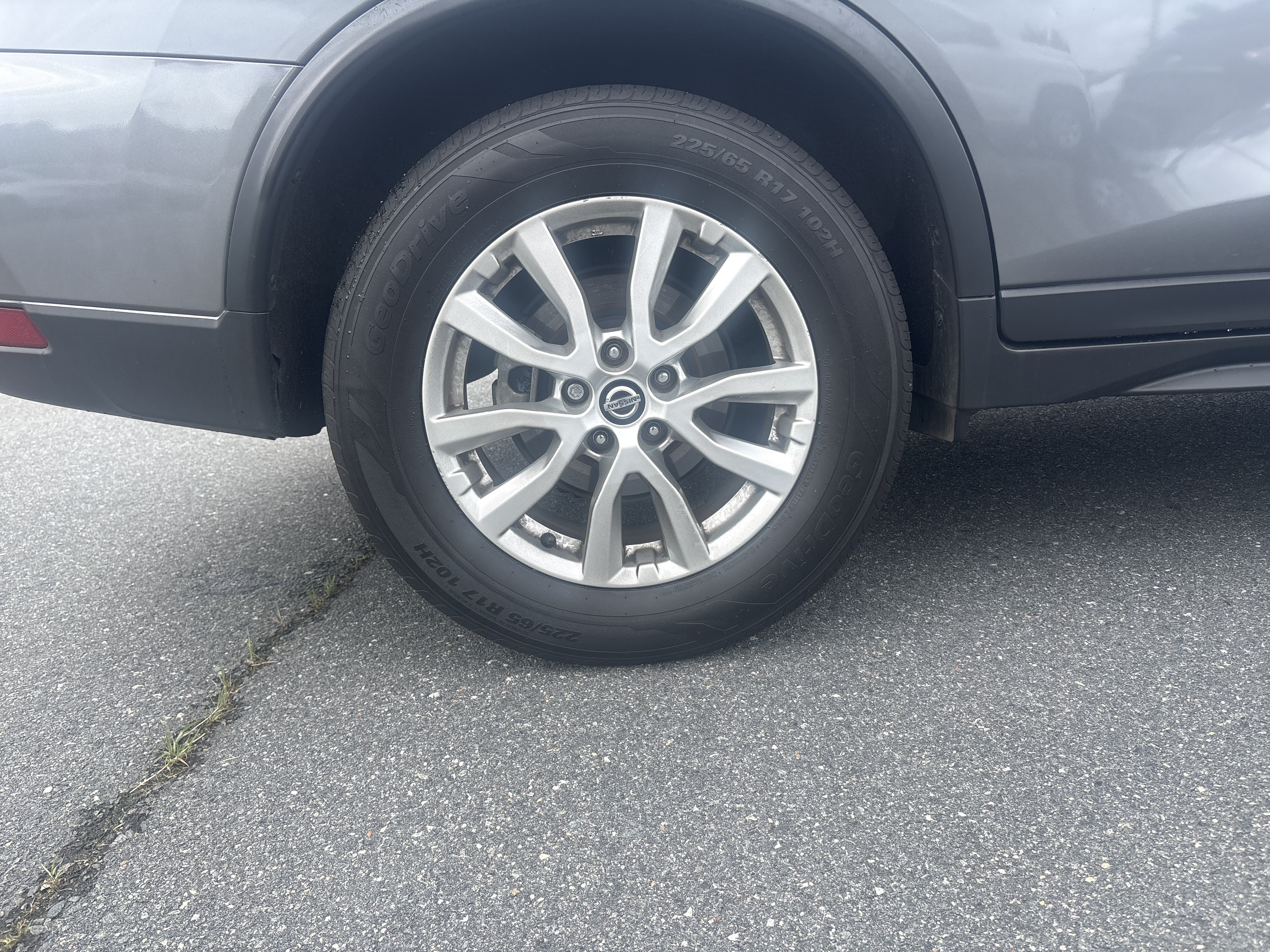 Used 2020 Gun Metallic Nissan SV image 12