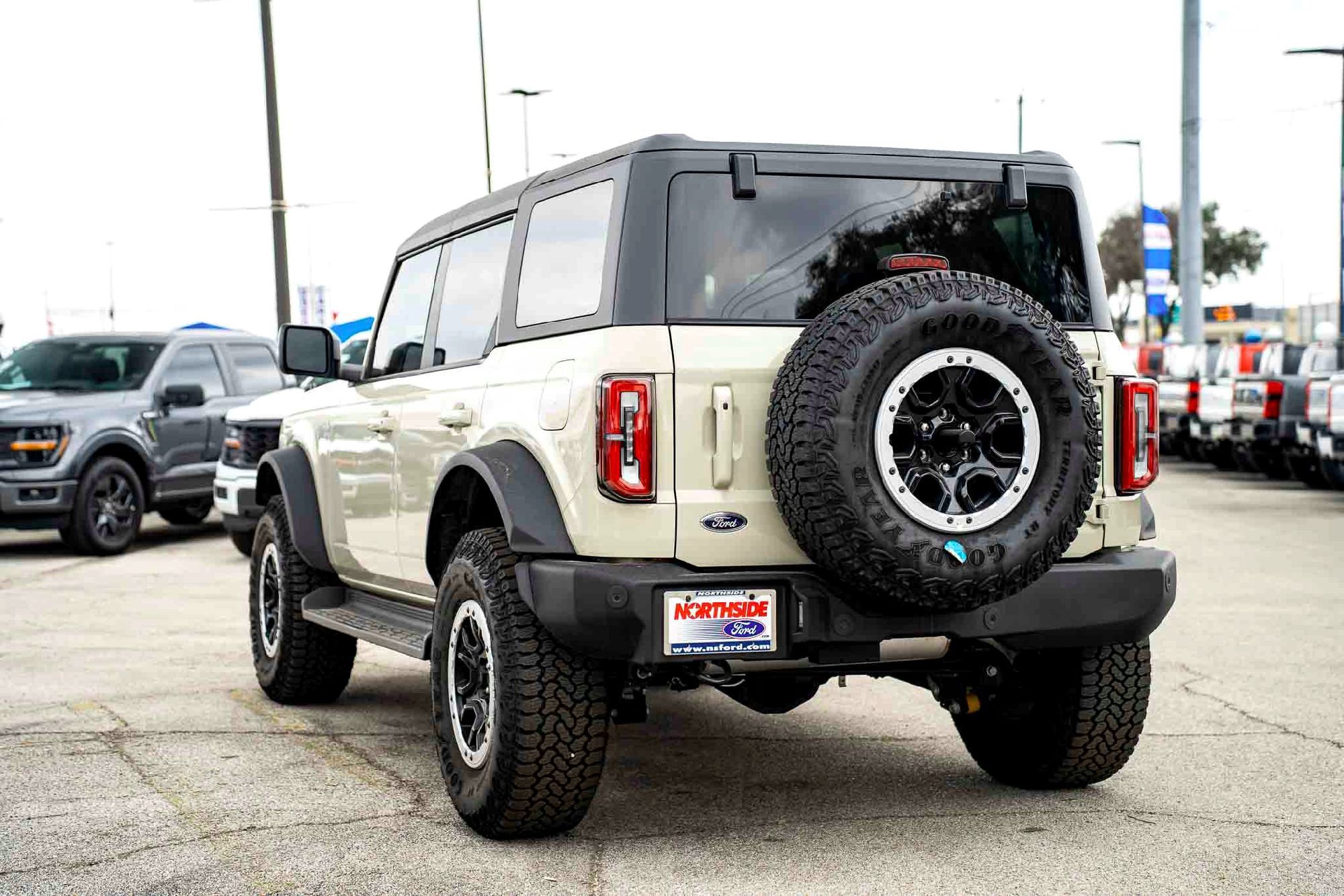 New 2025 Desert Sand Ford Outer Banks image 5