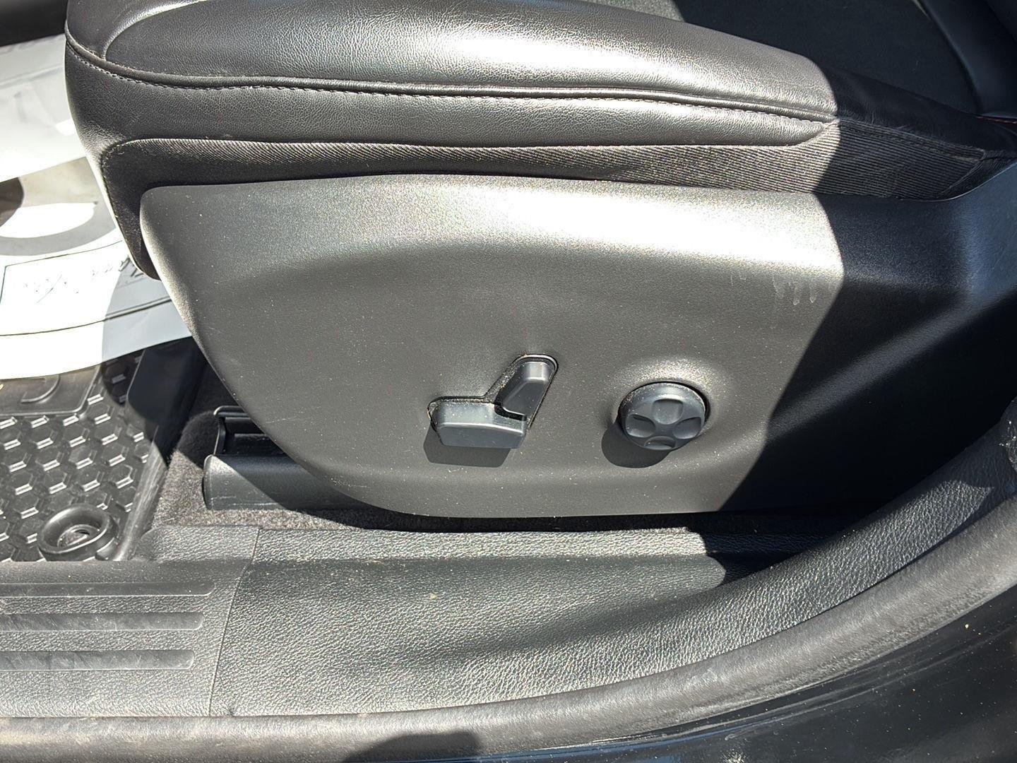 Used 2020 Diamond Black Crystal Pearlcoat Jeep Trailhawk image 14
