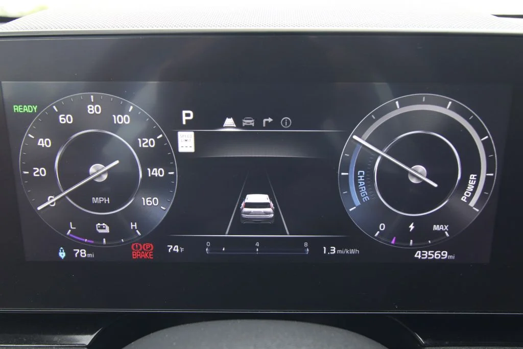 Used 2023 Black Kia Wind image 44