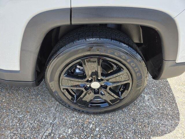 Used 2022 Bright White Clearcoat Jeep Latitude image 24