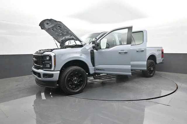 New 2026 Glacier Gray Metallic Tri-Coat Ford F-250® Lariat® image 43