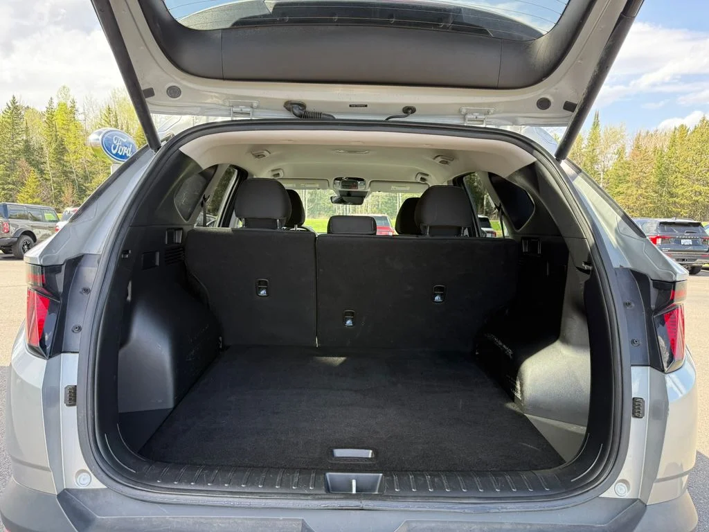 Used 2024 Silver Hyundai SEL image 5