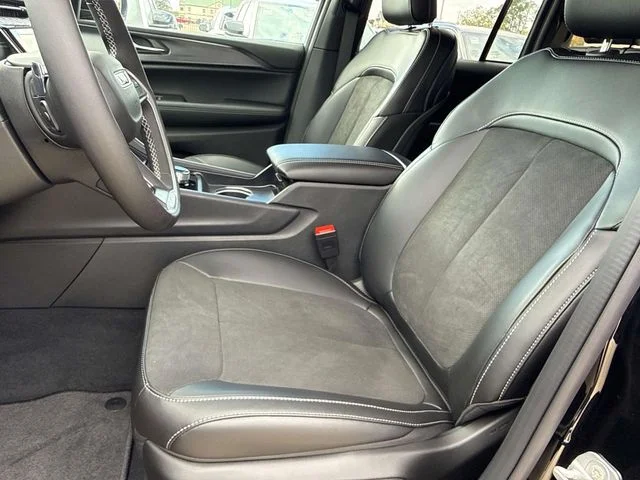 New 2025 Black Jeep Altitude X image 9
