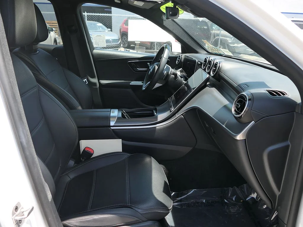 Used 2024 White Mercedes-Benz GLC 300 image 25
