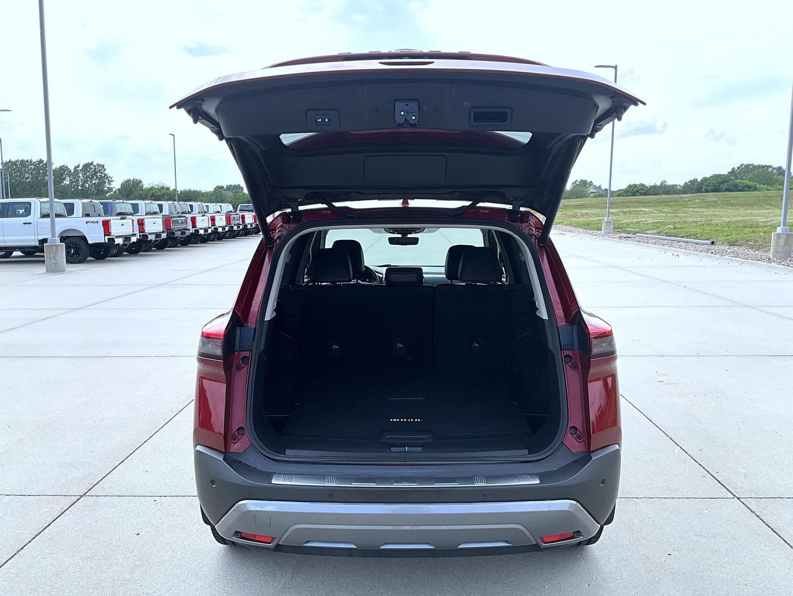 Used 2023 Red Nissan SL image 21