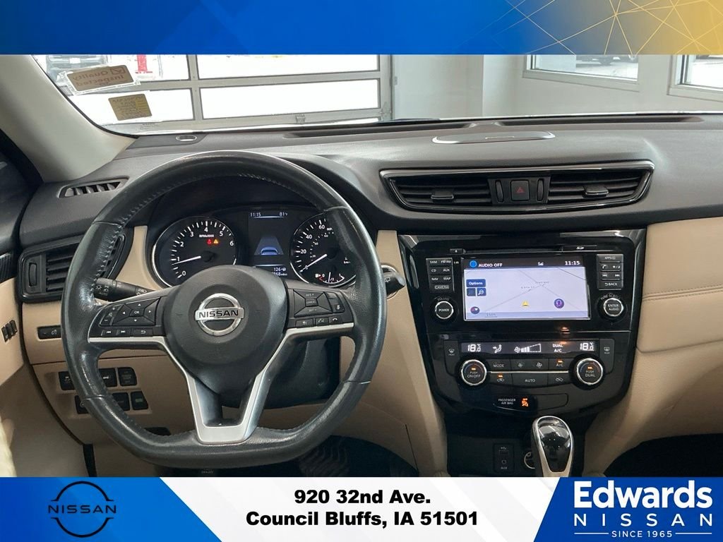 Used 2017 White Nissan  image 14