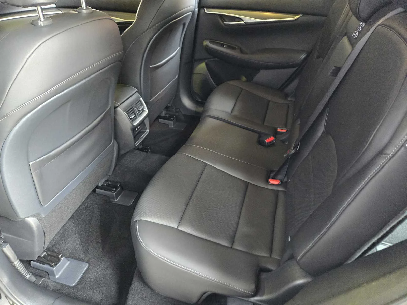 Certified Used 2025 Black Obsidian INFINITI LUXE image 30