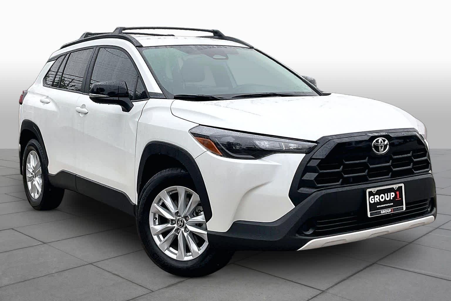 Used 2026 Wind Chill Pearl Toyota LE image 3