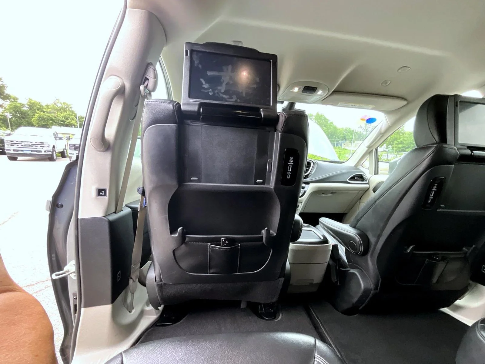 Used 2022 White Chrysler Touring L image 24