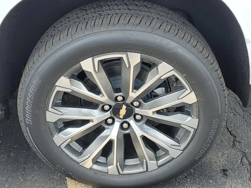 New 2026 Polar White Tricoat Chevrolet High Country image 37