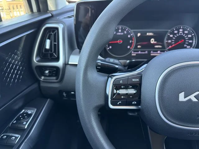 Used 2022 White Kia LX image 27