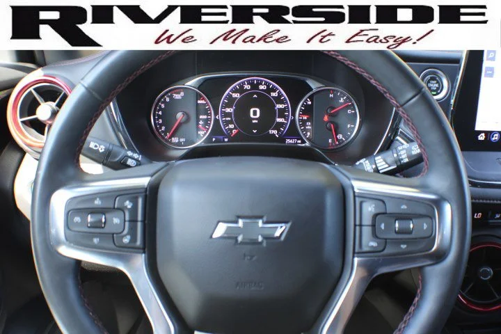 Used 2023 Iridescent Pearl Tricoat Chevrolet RS image 9