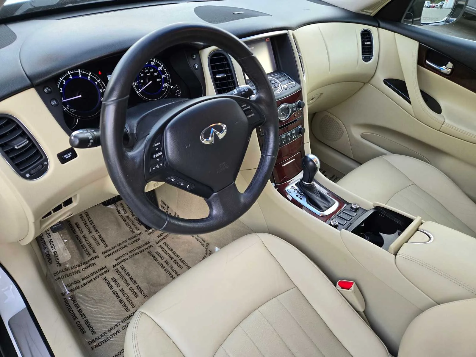 Used 2016  INFINITI  image 11