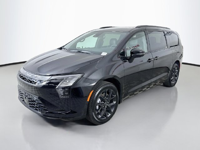 New 2027 Diamond Black Crystal Pearl-Coat Paint Chrysler Limited image 3
