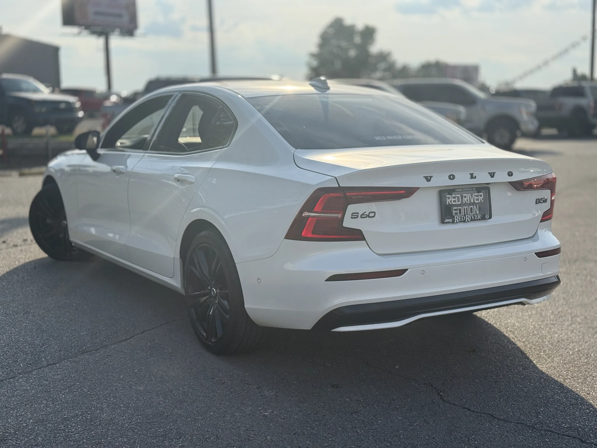 Used 2024 Crystal White Metallic Volvo Plus Black Edition image 7