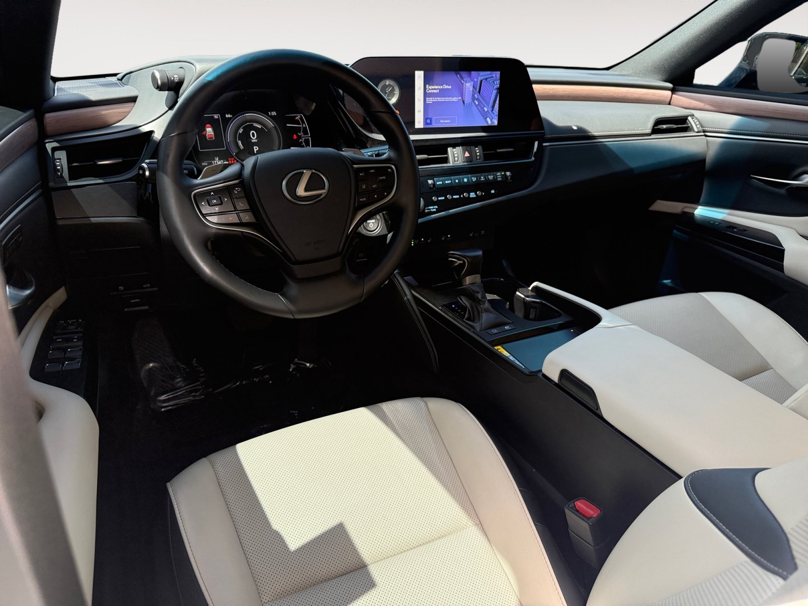 Used 2025 White Pearl Lexus 300h image 15