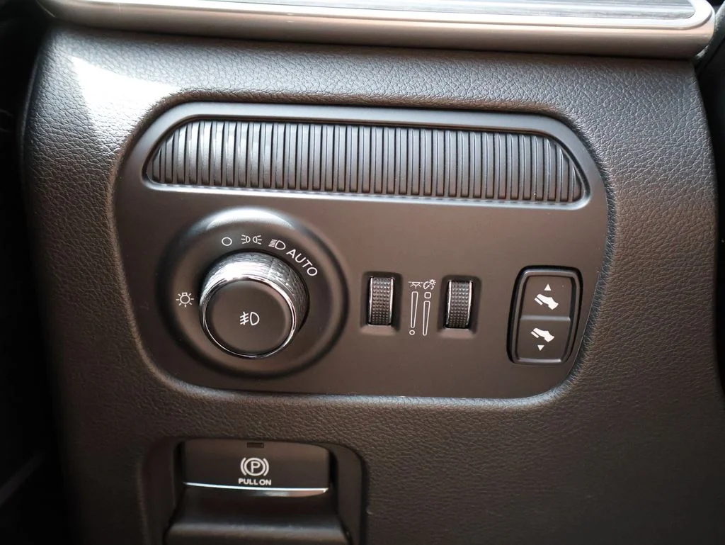 Used 2024 White Jeep Series II image 32