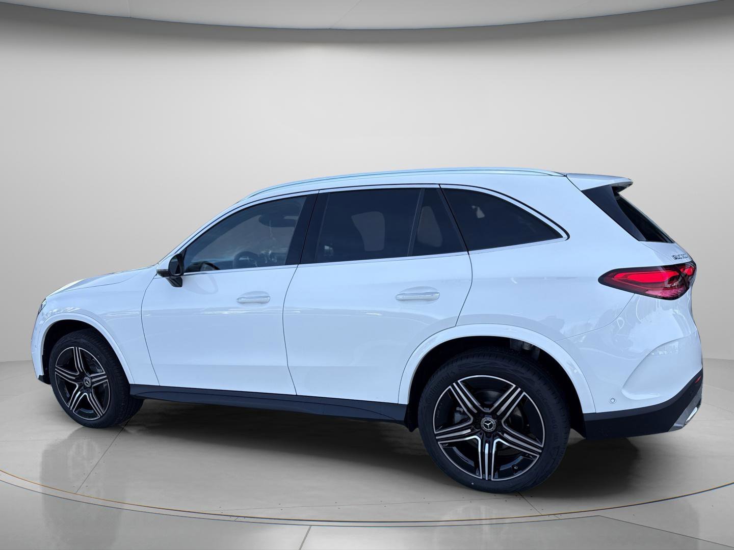 New 2026 Polar White Mercedes-Benz GLC 300 image 8