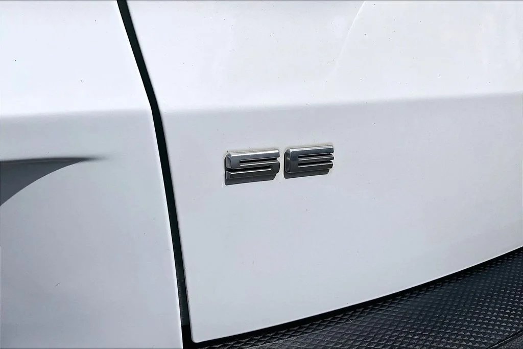 Certified Used 2022 White Ford SE image 24