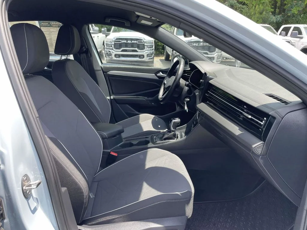 Used 2025 Gray Volkswagen 1.5T Sport image 15